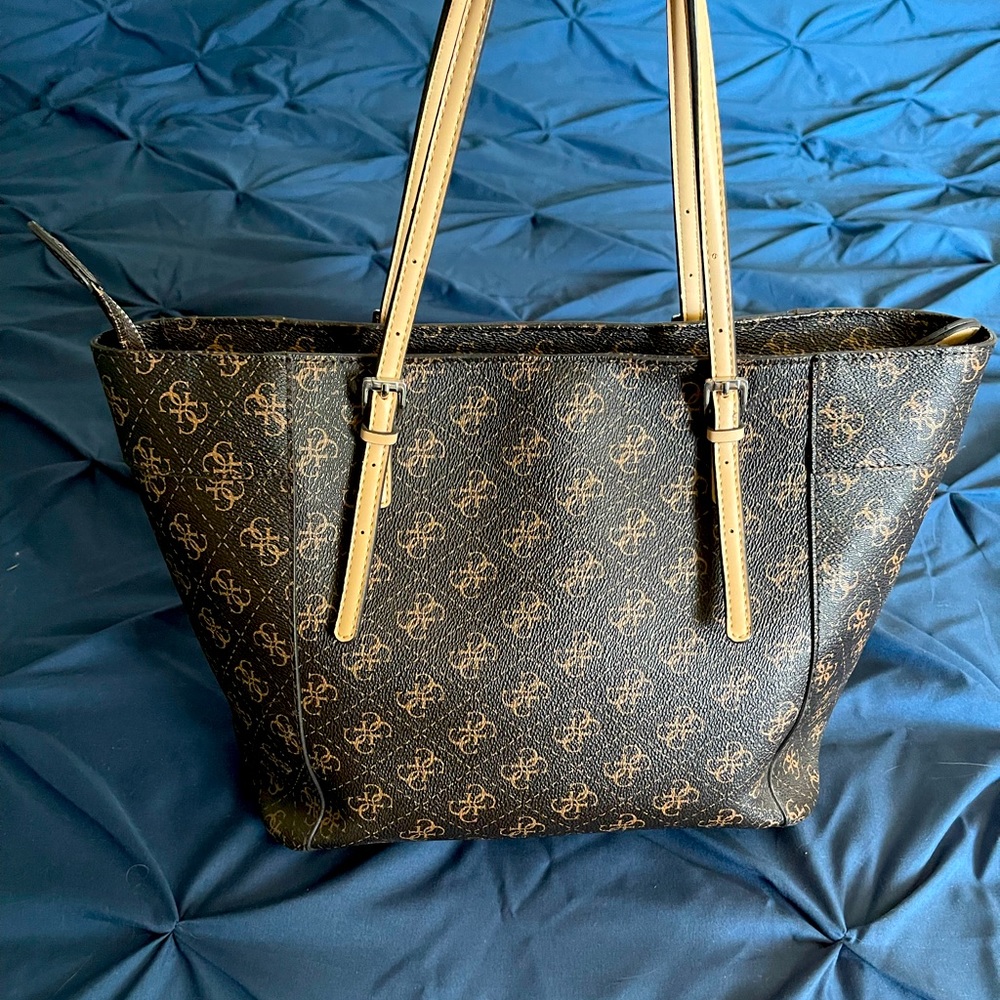 Guess Purse/Wallet - Picture 4 of 12